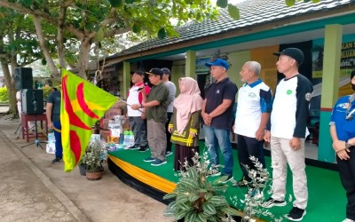 Wakil Bupati Murung Raya Melepas Peserta Jalan Sehat Dalam Rangka MILAD Ke-14 MTsN 1 Murung Raya